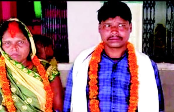 Read more about the article पोते की उम्र के लड़के के साथ भाग गई दादी, 52 साल की उम्र में रचाई तीसरी शादी