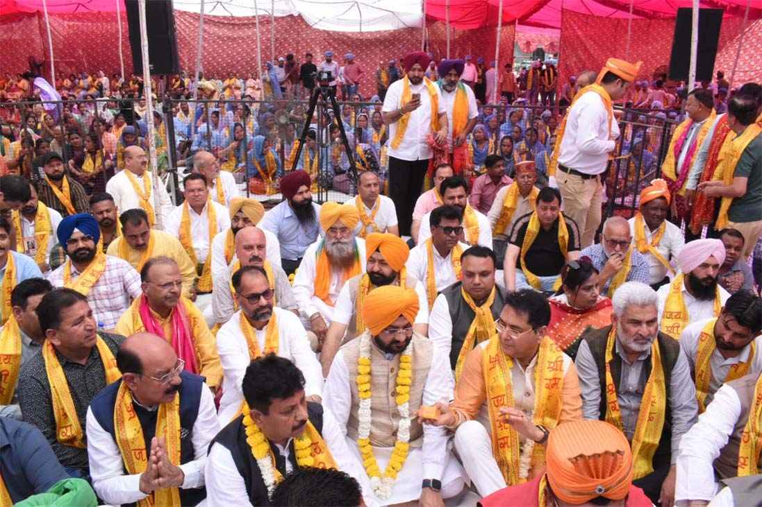 Read more about the article ਰਾਮ ਨੌਮੀ ਮੌਕੇ ਸ਼ਹਿਰ ਵਿੱਚ ਕੱਢੀ ਗਈ ਸ਼ੋਭਾ ਯਾਤਰਾ