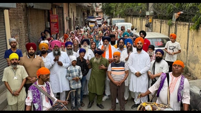 Read more about the article ਗੁਰੂ ਅਮਰਦਾਸ ਜੀ ਪ੍ਰਕਾਸ਼ ਪੁਰਬ ਸੰਬੰਧ ਦੇ ਵਿੱਚ ਨਿਕਲੀ ਸ਼ਬਦ ਚੌਂਕੀ ਵਿੱਚ ਸੰਗਤਾਂ ਵੱਡੀ ਗਿਣਤੀ ਵਿੱਚ ਸ਼ਾਮਿਲ ਹੋਈਆਂ 