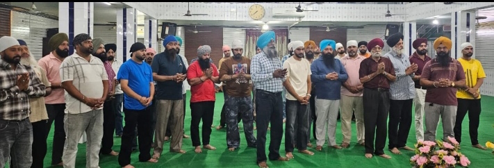 Read more about the article ਸਿੱਖ ਦੀ ਦਸਤਾਰ ਦਾ ਨਿਰਾਦਰ ਕਰਨ ਵਾਲੇ ਨੇ ਪਰਿਵਾਰ ਸਮੇਤ ਗੁਰੂ ਘਰ ਵਿੱਚ ਮਾਫੀ ਮੰਗ ਕੇ ਜਾਨ ਛੁਡਾਈ