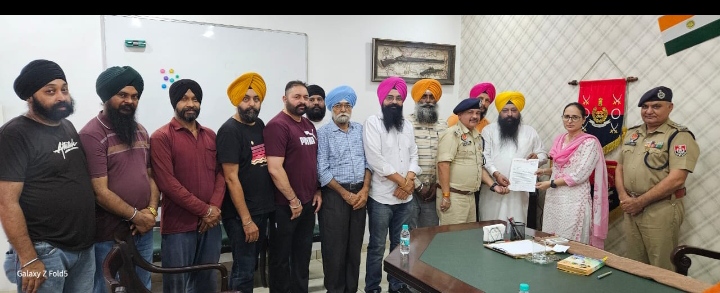 Read more about the article ਸਿੱਖ ਤਾਲਮੇਲ ਕਮੇਟੀ ਵੱਲੋਂ ਪੁਲਿਸ ਕਮਿਸ਼ਨਰ ਨੂੰ ਦਿੱਤਾ ਮੰਗ ਪੱਤਰ