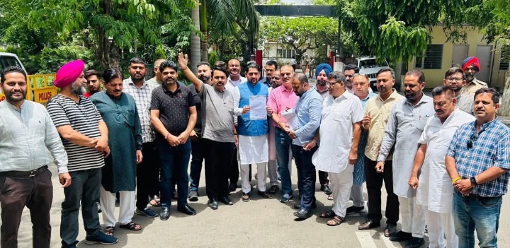 Read more about the article किसी कीमत पर हिंदुओं की धार्मिक आज़ादी से खिलवाड़ बरदाश्त नहीं होगा-अशोक सरीन हिक्की