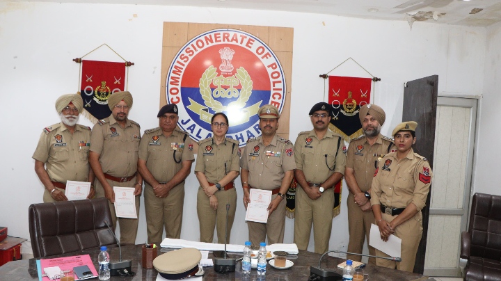 Read more about the article ਯੁੱਧ ਨਸ਼ਿਆਂ ਵਿਰੁੱਧ” ਵਿੱਚ ਅਹਿਮ ਯੋਗਦਾਨ ਪਾਉਣ ਲਈ ਪ੍ਰਸ਼ੰਸਾ ਪੱਤਰ ਵੰਡੇ ਗਏ