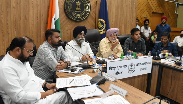 Read more about the article ਕਮਿਸ਼ਨਰ ਵੱਲੋਂ ਨਿਵੇਸ਼ਕਾਂ ਦੀ ਸਹੂਲਤ ਲਈ ਹੈਲਪਲਾਈਨ ਨੰਬਰ ਦੀ ਸ਼ੁਰੂਆਤ