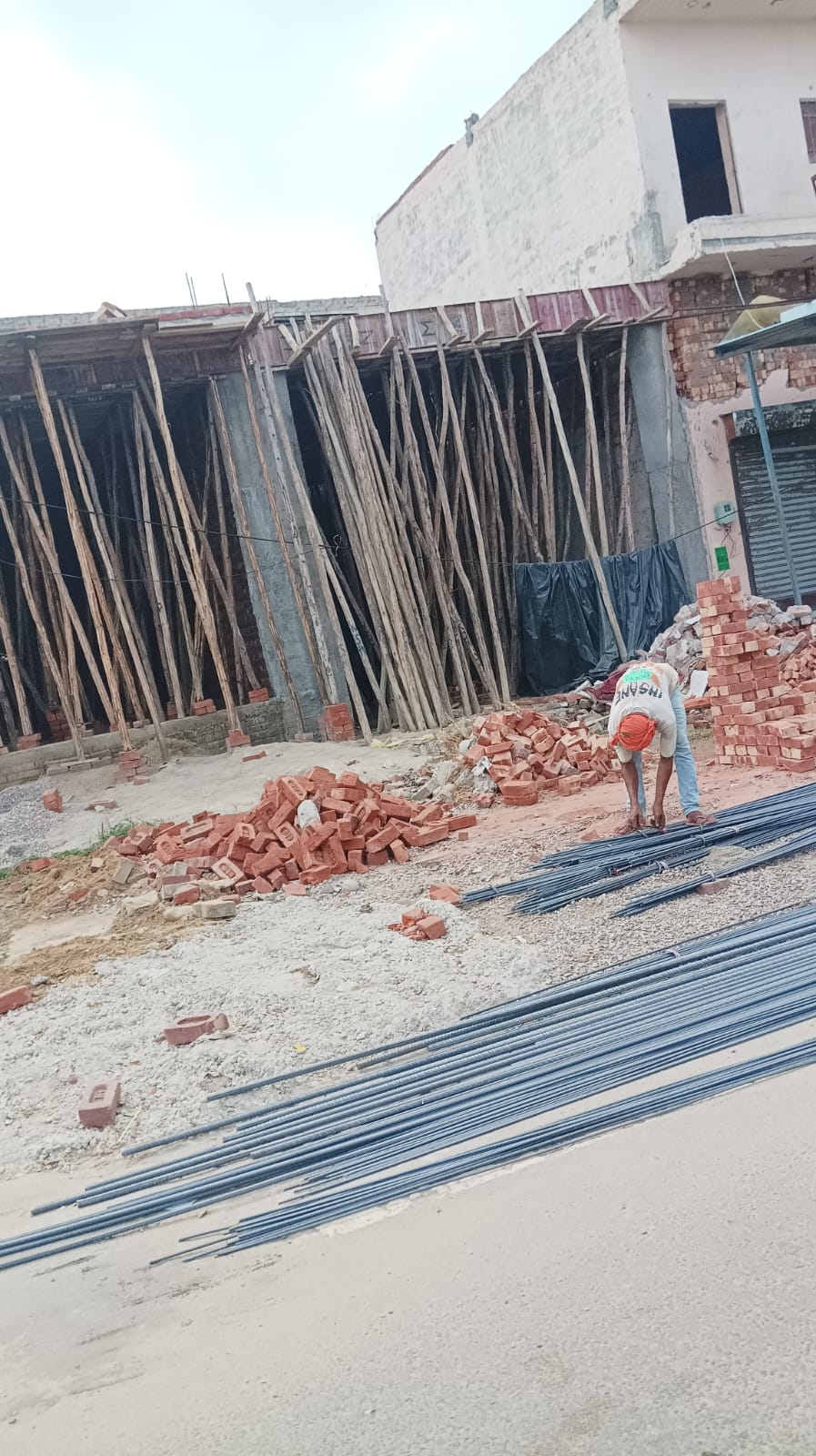 You are currently viewing नाजायज कॉलोनी, बिल्डिंग दुकान की उसारी