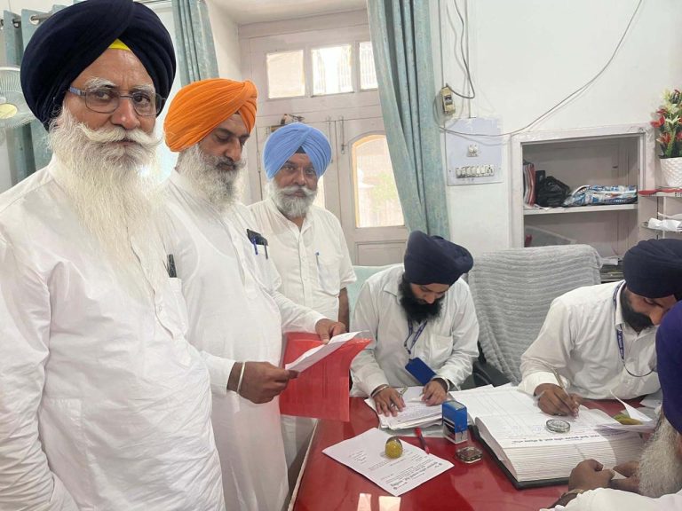 Read more about the article ਭਰਤੀ ਕਮੇਟੀ ਵੱਲੋਂ ਬੀਬੀ ਸਤਵੰਤ ਕੌਰ ਰਾਹੀਂ ਸੌਂਪੀ ਗਈ ਅਰਜ਼ੀ