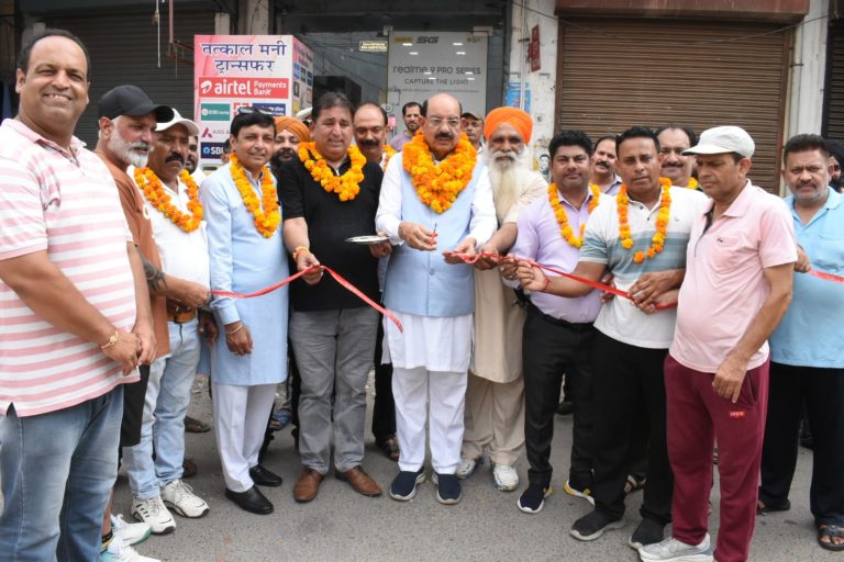 Read more about the article ਭਾਰਗੋ ਨਗਰ ’ਚ ਬਣਨਗੀਆਂ 18 ਲੱਖ ਰੁਪਏ ਦੀ ਲਾਗਤ ਨਾਲ ਤਿੰਨ ਸੜਕਾਂ