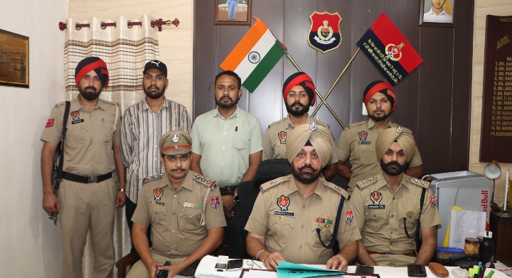 Read more about the article ਕੇਵਲ 24 ਘੰਟਿਆਂ ਵਿੱਚ ਕਤਲ ਕੇਸ ਸੁਲਝਾਇਆ, ਕਮਿਸ਼ਨਰੇਟ ਪੁਲਿਸ ਜਲੰਧਰ ਵੱਲੋਂ ਦੋਸ਼ੀ ਗ੍ਰਿਫਤਾਰ