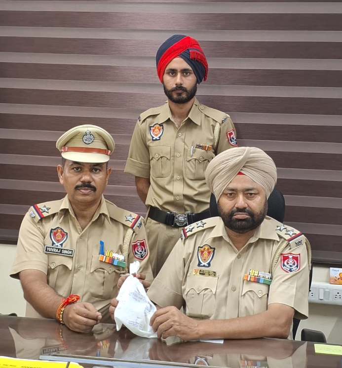 Read more about the article ਨਸ਼ਿਆਂ ਵਿਰੁੱਧ ਕਾਰਵਾਈ ਲਗਾਤਾਰ ਜਾਰੀ: 52.28 ਗ੍ਰਾਮ ਹੈਰੋਇਨ, 845 ਨਸ਼ੀਲੀਆਂ ਗੋਲੀਆਂ ਸਮੇਤ 11 ਗ੍ਰਿਫਤਾਰ