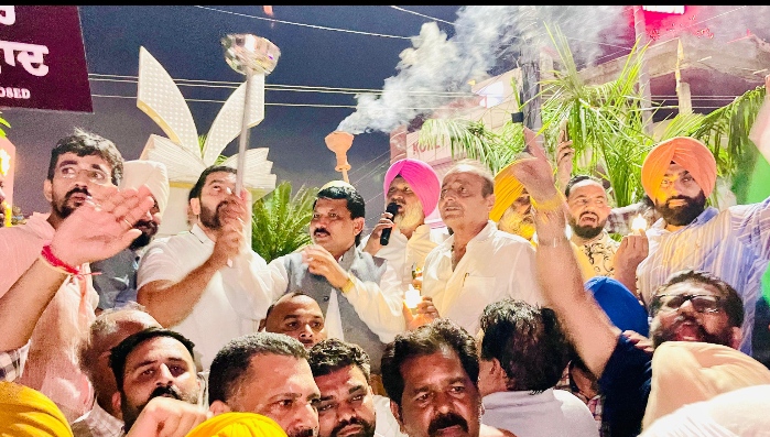 Read more about the article ਕਾਂਗਰਸ ਕਮੇਟੀ ਸ਼ਹਿਰੀ ਅਤੇ ਦਿਹਾਤੀ ਵਲੋ ਵੋਟ ਚੋਰ ਗੱਦੀ ਛੋੜ ਮੁਹਿੰਮ ਦੇ ਤਹਿਤ ਕੈਂਡਲ ਮਾਰਚ ਕੱਢਿਆ