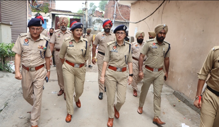 Read more about the article ਨਜਾਇਜ਼ ਹਥਿਆਰ ਅਤੇ ਸ਼ਰਾਬ ਸਮੇਤ 18 ਵਿਅਕਤੀ ਗ੍ਰਿਫਤਾਰ