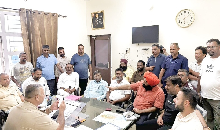 Read more about the article ਹਲਕਾ ਇੰਚਾਰਜ ਜਲੰਧਰ ਕੇਂਟ ਅਤੇ ਸਾਬਕਾ ਐਮ ਐਲ ਏ ਸਰਬਜੀ ਸਿੰਘ ਮੱਕੜ ਨੂੰ ਕੀਤਾ ਪੰਜਾਬ ਪੁਲਸ ਨੇ ਗਿਰਫ਼ਤਾਰ