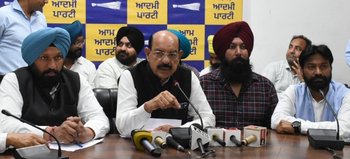 Read more about the article केंद्र की भाजपा सरकार द्वारा पंजाब के 55 लाख ज़रूरतमंद लोगों से राशन छीनने की नापाक साजिश की कड़ी निंदा की 