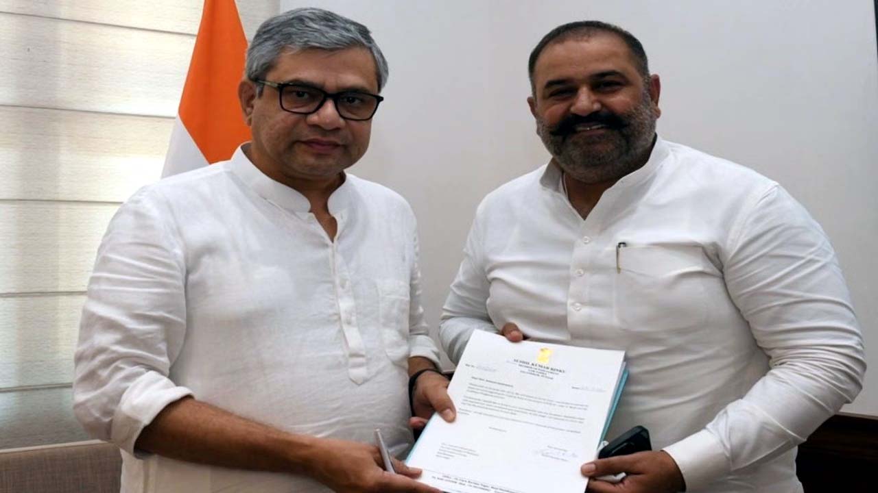 You are currently viewing ਹੁਣ ਜਲੰਧਰ ਕੈਂਟ ‘ਚ ਵੀ ਰੁਕੇਗੀ ਦਿੱਲੀ-ਕਟੜਾ ਵੰਦੇ ਭਾਰਤ, ਲੋਕਾਂ ਨੂੰ ਮਿਲੇਗਾ ਫਾਇਦਾ