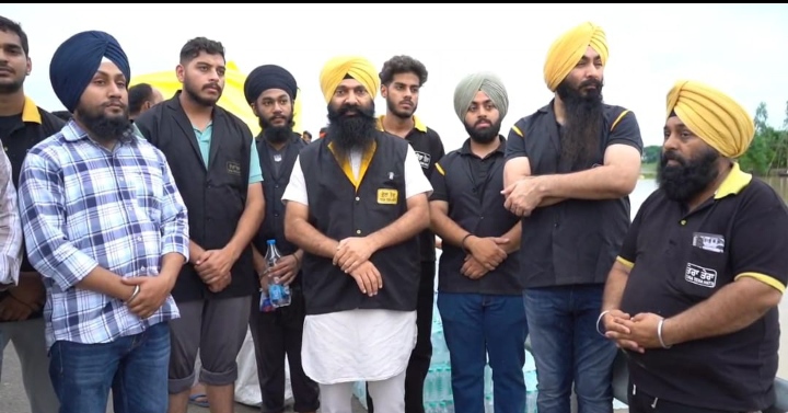 Read more about the article ਤੇਰਾ ਤੇਰਾ ਹੱਟੀ ਵਲੋਂ ਰਾਹਤ ਸਮੱਗਰੀ ਸੰਗਤ ਦੇ ਸਹਿਯੋਗ ਨਾਲ ਥੈਲਿਆ ਵਿੱਚ ਤਿਆਰ