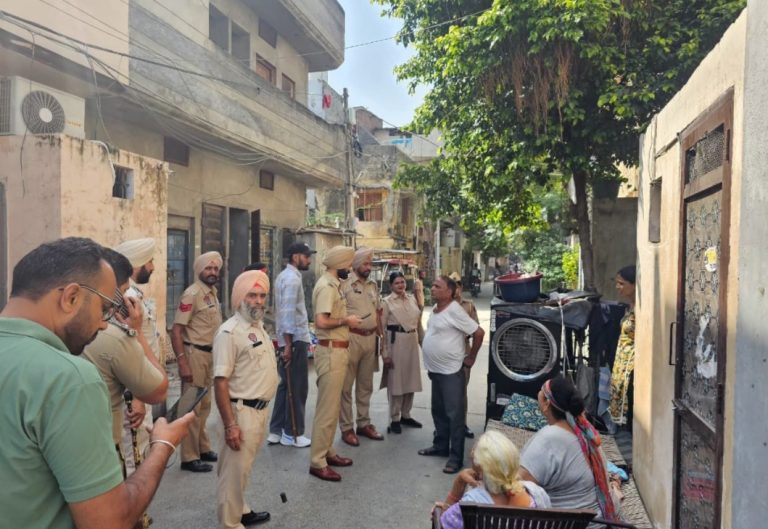 Read more about the article ਕਾਰਵਾਈ ਦੌਰਾਨ 7 ਮੁਕੱਦਮੇ ਦਰਜ਼, ਹੈਰੋਇਨ, ਗੈਰ-ਕਾਨੂੰਨੀ ਸ਼ਰਾਬ ਤੇ ਮੋਟਰਸਾਇਕਲ ਬਰਾਮਦ