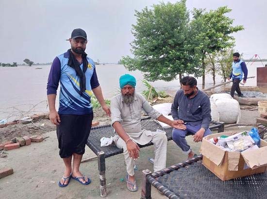 Read more about the article ਹੜ੍ਹ ਪੀੜਤਾਂ ਤੱਕ ਸਮਾਨ ਪਹੁੰਚਾਉਣ ’ਚ ਹੋ ਰਹੀ ਹੈ ਦੇਰੀ ਤੋਂ ਸੁਸਾਇਟੀਆਂ ਪ੍ਰੇਸ਼ਾਨ