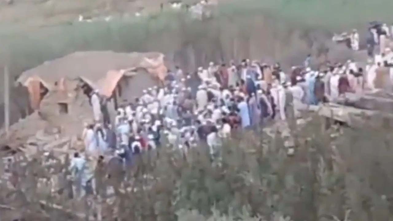 You are currently viewing ਪਾਕਿਸਤਾਨ ਨੇ ਆਪਣੇ ਹੀ ਨਾਗਰਿਕਾਂ ‘ਤੇ ਸੁੱਟਿਆ ਚੀਨੀ ਬੰਬ, 30 ਦੀ ਮੌਕੇ ‘ਤੇ ਹੀ ਮੌਤ