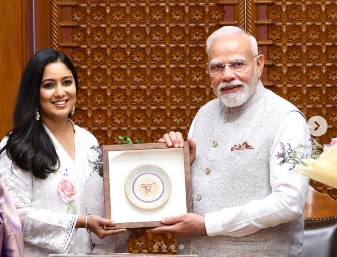 You are currently viewing ਸੂਫ਼ੀ ਗਾਇਕਾ ਹਰਸ਼ਦੀਪ ਕੌਰ ਭਾਰਤ ਦੇ ਪ੍ਰਧਾਨ ਮੰਤਰੀ ਨਰਿੰਦਰ ਮੋਦੀ ਨਾਲ ਮਿਲੀ