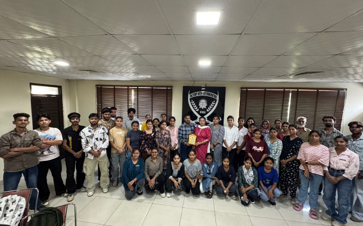 Read more about the article ਸਰਕਾਰੀ ਭਲਾਈ ਸਕੀਮਾਂ ਲਾਭਪਾਤਰੀਆਂ ਤੱਕ ਪਹੁੰਚਾਏਗੀ: ਪ੍ਰੋਗਰਾਮ ਅਫਸਰ: ਲੈਕਚਰਾਰ ਰੇਖਾ ਠਾਕੁਰ