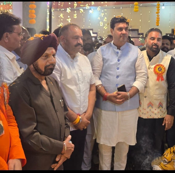 Read more about the article ਮੈਂਬਰ ਸੁਸ਼ੀਲ ਰਿੰਕੂ ਨੇ ਡੇਰਾ ਬਾਬਾ ਲਾਲਨਾਥ ਜੀ ਭਗਵਾਨ ਵਾਲਮੀਕਿ ਯੋਗ ਆਸ਼ਰਮ ਵਿਖੇ ਮੱਥਾ ਟੇਕਿਆ