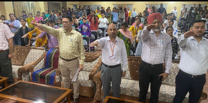 Read more about the article विद्यार्थियों को किया जागरूक, भ्रष्टाचार के खात्मे के लिए शपथ दिलाई