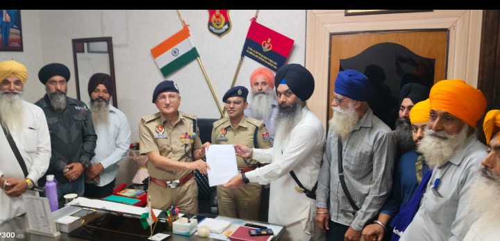 Read more about the article ਛੱਠ ਪੂਜਾ ਦੌਰਾਨ ਸ਼ਰਾਰਤੀ ਅੰਸਰਾਂ ਵੱਲੋਂ ਜਲਾਏ ਪਟਾਕਿਆਂ ਕਰਕੇ ਲੱਗੀ ਭਾਰੀ ਅੱਗ 