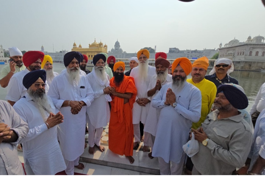 You are currently viewing ਬਾਬਾ ਰਾਮਦੇਵ ਨੇ ਪੰਜਾਬ ਵਿੱਚ ਹੜ੍ਹ ਪੀੜਤਾਂ ਦੀ ਮਦਦ ਲਈ ਐਸਜੀਪੀਸੀ ਨੂੰ ਦਿੱਤੇ 1 ਕਰੋੜ ਰੁਪਏ