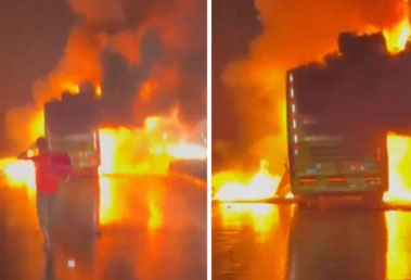 Read more about the article ਹੈਦਰਾਬਾਦ-ਬੰਗਲੁਰੂ ਹਾਈਵੇਅ ‘ਤੇ ਟੱਕਰ ਪਿੱਛੋਂ ਵੋਲਵੋ ਬੱਸ ‘ਚ ਲੱਗੀ ਅੱਗ