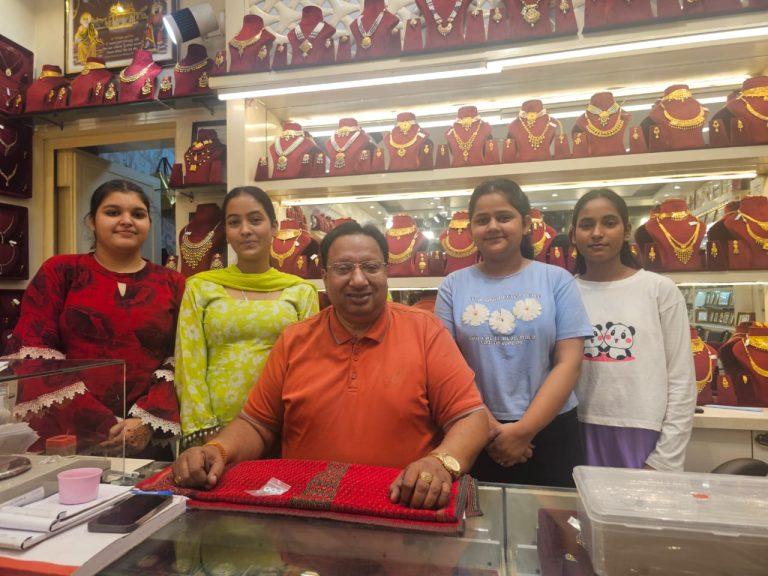 Read more about the article ਕੌੜਾ ਜੂਅਲਰਜ਼: ਫਗਵਾੜਾ ਦਾ ਬਹੁਤ ਪੁਰਾਣਾ ਅਤੇ ਭਰੋਸੇਯੋਗ ਜੂਅਲਰੀ ਸਟੋਰ