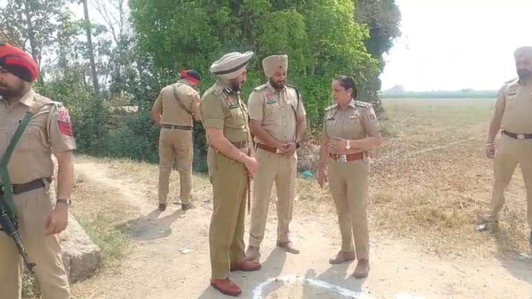 Read more about the article ਪਾਕਿਸਤਾਨ ਤੋਂ ਭੇਜੇ ਗਏ 4 ਗ੍ਰੇਨੇਡ ਸਮੇਤ ਤਿੰਨ ਲੋਕਾਂ ਨੂੰ ਗ੍ਰਿਫ਼ਤਾਰ