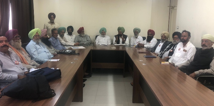 Read more about the article ਕਿਸਾਨ ਮਜ਼ਦੂਰ ਅੰਦੋਲਨ ਦੀ ਵਰ੍ਹੇ ਗੰਢ ਮੌਕੇ 26 ਨਵੰਬਰ ਨੂੰ ਚੰਡੀਗੜ੍ਹ ‘ਚ ਹੋਵੇਗੀ ਐਸ ਕੇ ਐਮ ਦੀ ਮਹਾਂ ਰੈਲੀ