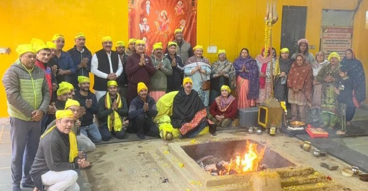 Read more about the article शनि देव महाराज जी के निमित्त दिव्य हवन यज्ञ संपन्न