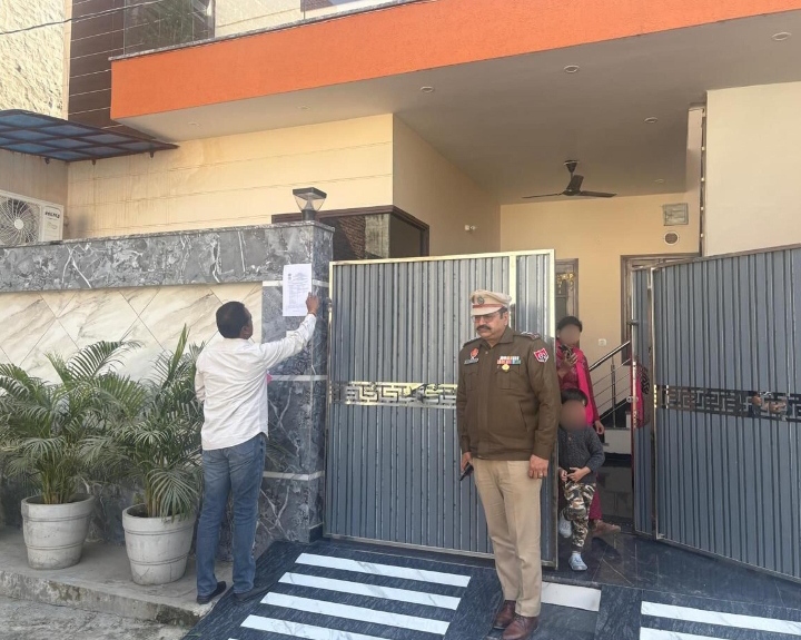 Read more about the article ਜਲੰਧਰ ਕਮਿਸ਼ਨਰੇਟ ਪੁਲਿਸ ਦੀ ਵੱਡੀ ਕਾਰਵਾਈ: ਬਦਨਾਮ ਨਸ਼ਾ ਤਸਕਰਾਂ ਦੀ ₹36,05,427 ਸੰਪਤੀ ਜ਼ਬਤ