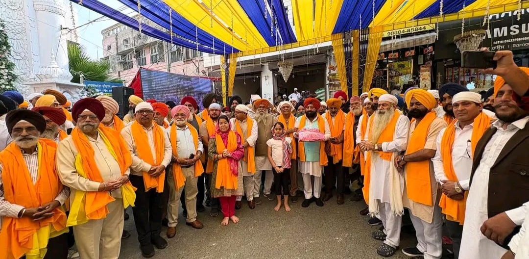 Read more about the article ਸ਼ਹਿਰ ‘ਚ ਹਰ ਸਾਲ ਦੀ ਤਰ੍ਹਾਂ ਇਸ ਸਾਲ ਵੀ ਬੜੀ ਧੂਮ ਧਾਮ ਨਾਲ ਸ਼ੋਭਾ ਯਾਤਰਾ ਨਿਕਲੀ ਗਾਇ