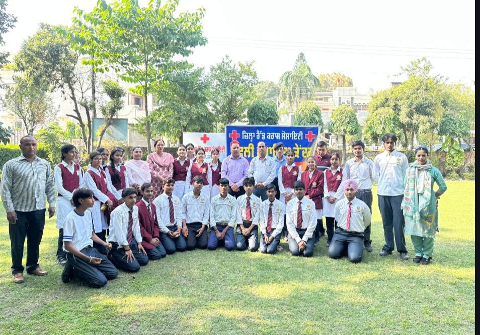 Read more about the article ਚੇਤਨਾ ਵਿੱਦਿਅਕ ਟੂਰ : ਵਿਦਿਆਰਥੀਆਂ ਨੇ ਰੈੱਡ ਕਰਾਸ ਸੁਸਾਇਟੀ ਦੀਆਂ ਗਤੀਵਿਧੀਆਂ ਬਾਰੇ ਜਾਣਕਾਰੀ ਕੀਤੀ ਹਾਸਲ 