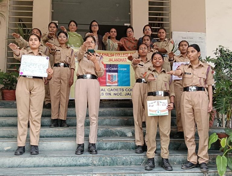 Read more about the article ਐਨਸੀਸੀ ਵਿਭਾਗ ਨੇ ਮੇਰੀ ਮਿੱਟੀ ਮੇਰਾ ਦੇਸ਼ ਮਿੱਟੀ ਕੋ ਨਮਨ, ਵੀਰੋਂ ਕਾ ਵੰਦਨ – ਮਨਾਉਣ ਲਈ ਇੱਕ ਭਾਸ਼ਣ ਅਤੇ ਕਵਿਤਾ ਪਾਠ ਮੁਕਾਬਲਾ