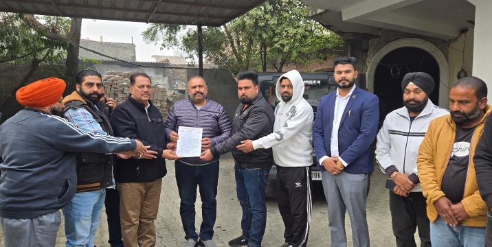 Read more about the article ਸਥਾਨਕ ਨਿਵਾਸੀਆਂ ਨੇ ਸੁਸ਼ੀਲ ਰਿੰਕੂ ਨੂੰ ਨਸ਼ਾ ਛੁਡਾਊ ਕੇਂਦਰ ਸਬੰਧੀ ਇੱਕ ਮੰਗ ਪੱਤਰ ਸੌਂਪਿਆ