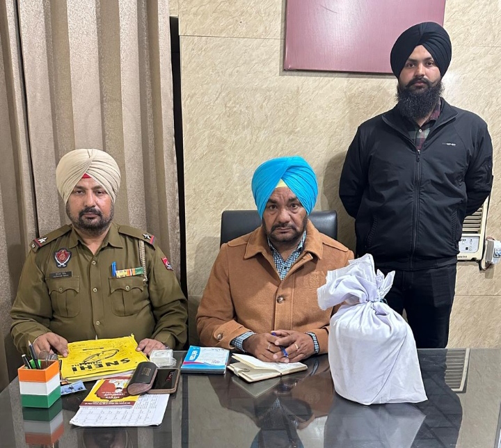 Read more about the article ਜਲੰਧਰ ਨੇ 01 ਵਿਅਕਤੀ ਨੂੰ 02 ਕਿਲੋਂ 10 ਗ੍ਰਾਮ ਅਫੀਮ ਸਮੇਤ ਕਾਬੂ ਕਰਨ ਵਿੱਚ ਵੱਡੀ ਸਫਲਤਾ ਹਾਸਿਲ ਕੀਤੀ