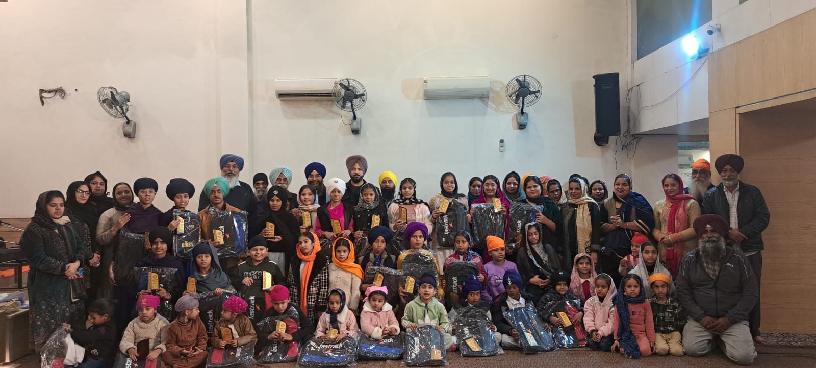 You are currently viewing ਚਾਰ ਸਾਹਿਬਜ਼ਾਦਿਆਂ ਅਤੇ ਮਾਤਾ ਗੁਜਰ ਕੌਰ ਜੀ ਦੀ ਮਹਾਨ ਸ਼ਹਾਦਤ ਨੂੰ ਸਮਰਪਿਤ ਸਿੱਖ ਇਤਿਹਾਸ ਮੁਕਾਬਲੇ ਕਰਵਾਏ