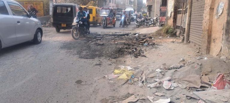 Read more about the article ਵਾਰਡ 43 ਦੇ ਰੋਡ ਤੋੜਨ ਕਾਰਨ ਇਲਾਕਾ ਵਾਸੀ ਪ੍ਰੇਸ਼ਾਨ