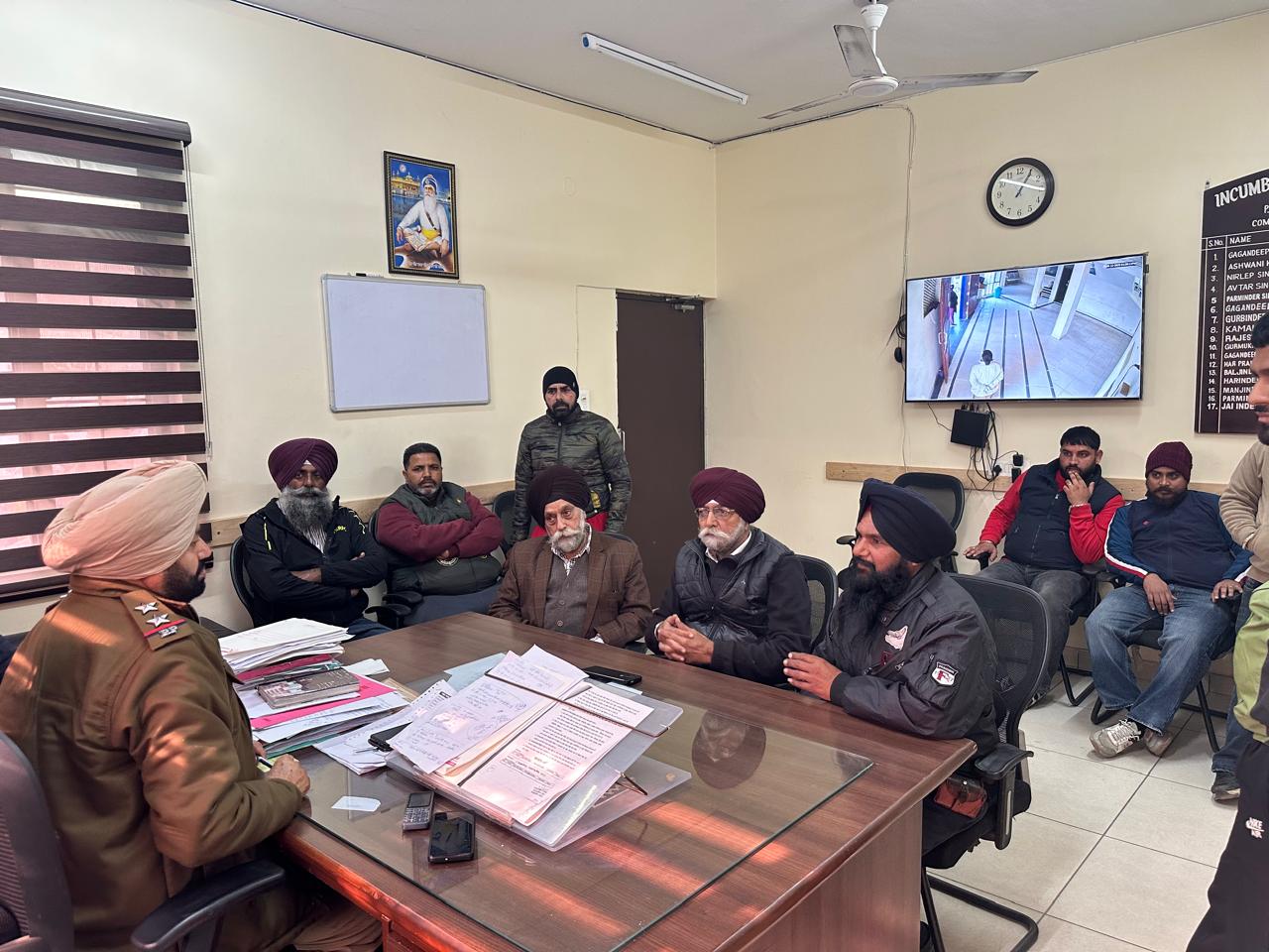 You are currently viewing ਸਿੱਖ ਨੌਜਵਾਨ ਦੀ ਦਸਤਾਰ ਦੀ ਬੇਅਦਬੀ, ਪੁਲਿਸ ਪ੍ਰਸ਼ਾਸਨ ਵੱਲੋਂ ਸਿੱਖ ਤਾਲਮੇਲ ਕਮੇਟੀ ਨੂੰ ਕਾਰਵਾਈ ਦਾ ਭਰੋਸਾ