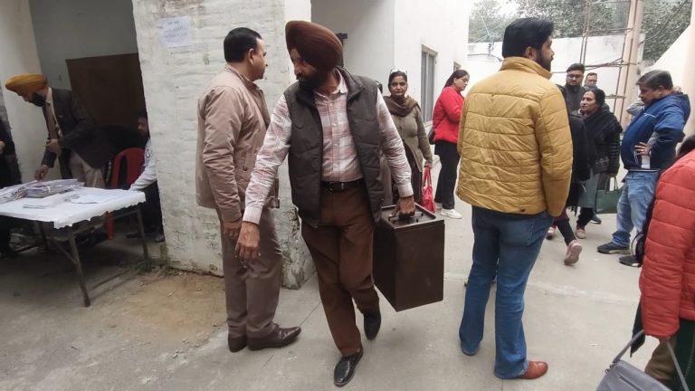 Read more about the article ਜ਼ਿਲ੍ਹਾ ਪ੍ਰੀਸ਼ਦ ਤੇ ਪੰਚਾਇਤ ਸੰਮਤੀ ਦੀਆਂ ਵੋਟਾਂ ਲਈ 1209 ਪੋਲਿੰਗ ਬੂਥਾਂ ਲਈ ਪੋਲਿੰਗ ਪਾਰਟੀਆਂ ਰਵਾਨਾ