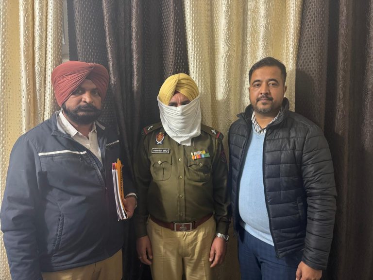 Read more about the article ਵਿਜੀਲੈਂਸ ਬਿਊਰੋ ਵੱਲੋਂ 5000 ਰੁਪਏ ਰਿਸ਼ਵਤ ਲੈਂਦਾ ਸਹਾਇਕ ਸਬ-ਇੰਸਪੈਕਟਰ ਰੰਗੇ ਹੱਥੀਂ ਗ੍ਰਿਫਤਾਰ*