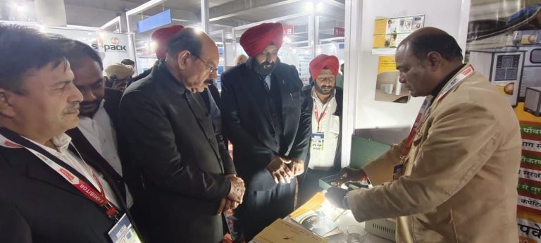 Read more about the article ਖੇਤੀ ਨੂੰ ਵਧੇਰੇ ਲਾਹੇਵੰਦ ਬਣਾਉਣ ਲਈ ਨਵੀਆਂ ਤਕਨੀਕਾਂ ਅਪਣਾਈਆਂ ਜਾਣ : ਮੋਹਿੰਦਰ ਭਗਤ