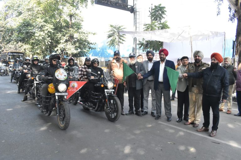 Read more about the article ਮਹਿਲਾ ਬਾਈਕਰਜ਼ ਨੇ ਦਿੱਤਾ ਟ੍ਰੈਫਿਕ ਨਿਯਮਾਂ ਦੀ ਪਾਲਣਾ ਦਾ ਸੰਦੇਸ਼