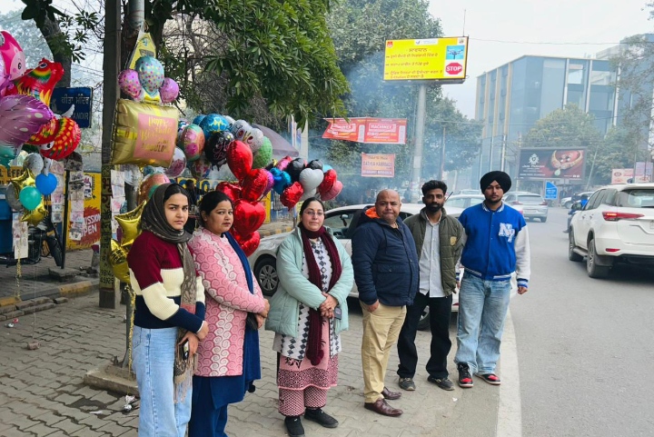 Read more about the article बाल भिक्षा रोकने के लिए शहर में विभिन्न स्थानों पर छापेमारी