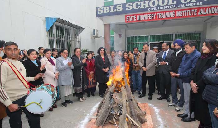 Read more about the article ਬੇਟੀ ਨੂੰ ਬੇਟੇ ਦੇ ਬਰਾਬਰ ਦਾ ਦਰਜਾ ਦੇਣ ਮਾਪੇ – ਸਿਵਲ ਸਰਜਨ ਡਾ. ਰਾਜੇਸ਼ ਗਰਗ