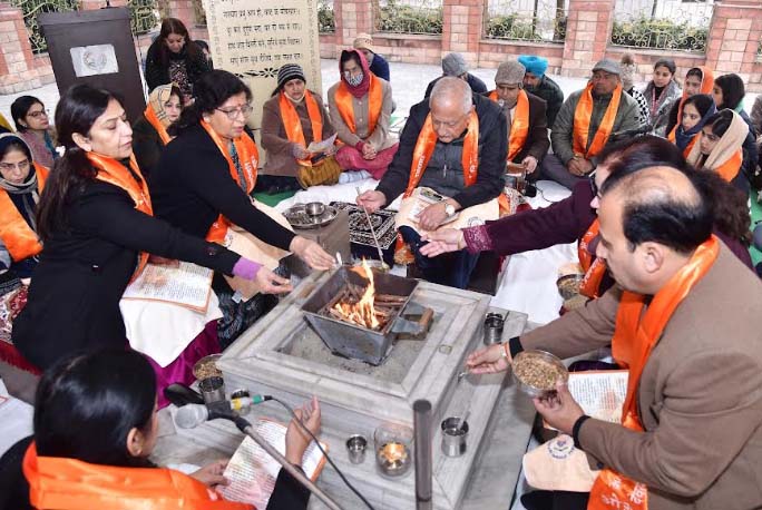 Read more about the article ਐਚ.ਐਮ.ਵੀ. ਵਿਖੇ ਨਵੇਂ ਸੈਸ਼ਨ ਦੇ ਆਰੰਭ ਲਈ ਹਵਨ ਦਾ ਆਯੋਜਨ ਹੰਸ ਰਾਜ ਮਹਿਲਾ ਮਹਾਂ ਵਿਦਿਆਲਿਆ ਦੇ ਵਿਹੜੇ