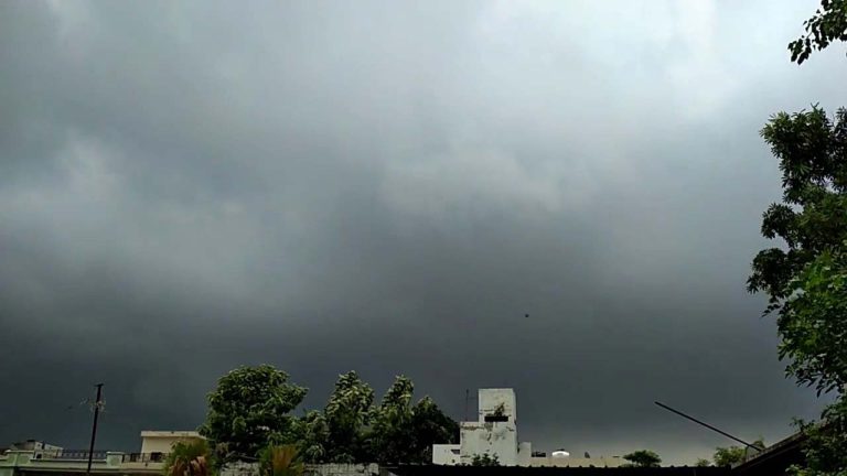 Read more about the article ਤੂਫਾਨ, ਬਿਜਲੀ ਅਤੇ ਮੀਂਹ… IMD ਨੇ ਪੰਜਾਬ ਸਣੇ 8 ਰਾਜਾਂ ਵਿੱਚ ਆਫ਼ਤ ਦੀ ਦਿੱਤੀ ਚੇਤਾਵਨੀ